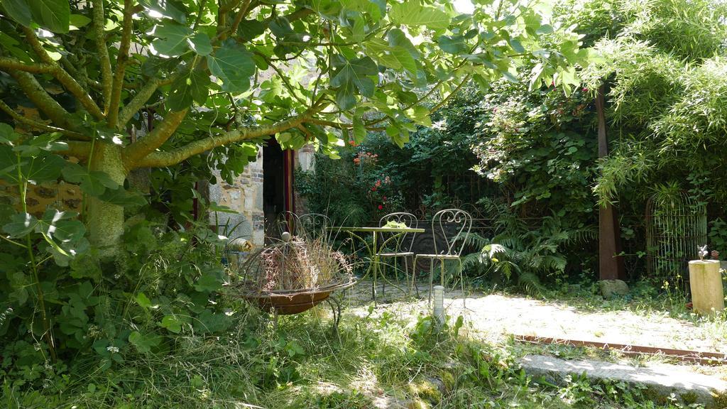 La Cage Aux Oiseaux La Lande-de-Goult Exterior foto